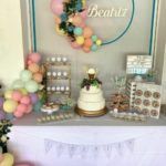 mesa-dulce-banderines-violetas-globos-de-colores