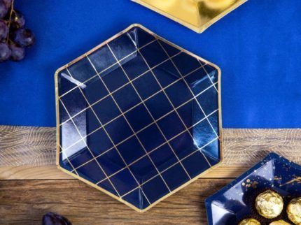 plato azul marino hexagonal cuadriculado