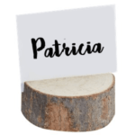 soporte-tronco-madera-tarjetas-mesa